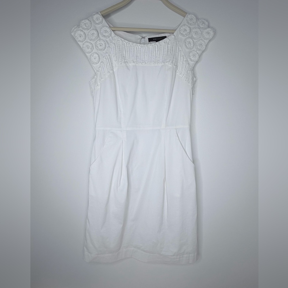 BCBG MAXAZRIA 'Dorine' Avant Garde Mini Dress Rosette Capped Sleeves White Sz 4